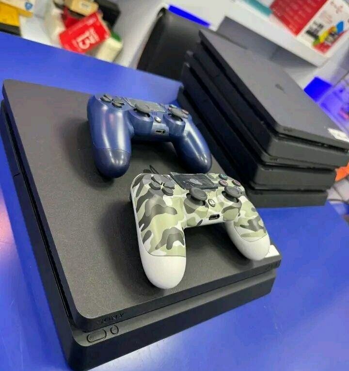 Console PS4 Slim avec Manettes