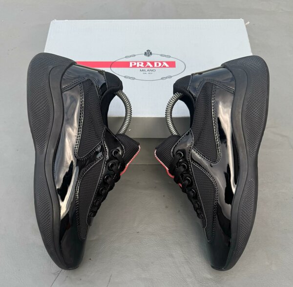 Sneakers Prada noirs élégants