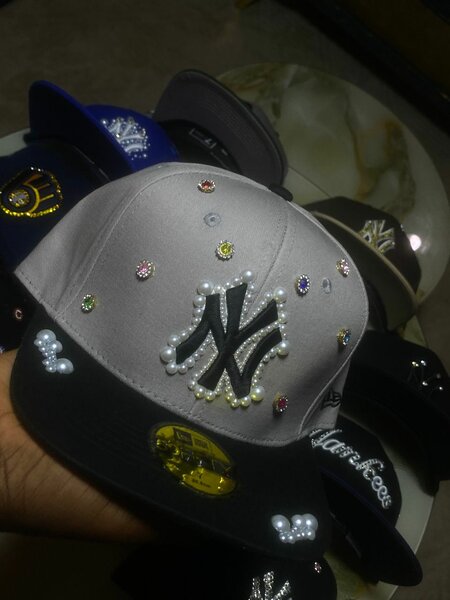 Casquette élégante avec perles
