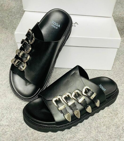 Sandales plates TOGA en cuir noir