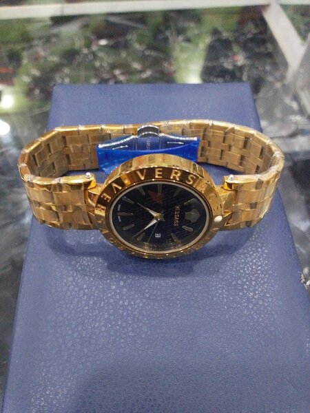 Montre Versace couleur or