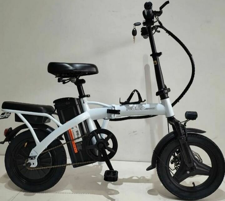 Vélo électrique pliant compact