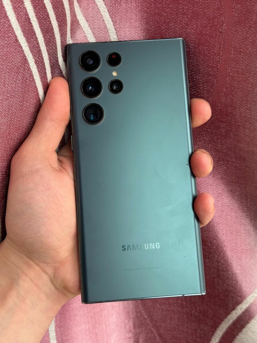 Продаю Samsung S22 Ultra 256/12
