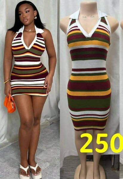 Robe moulante à rayures