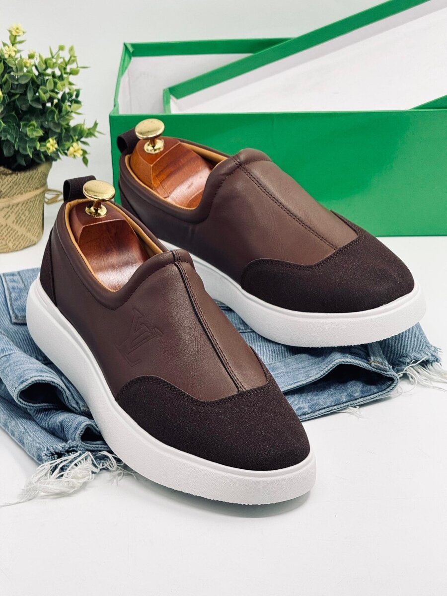 LOUIS VUITTON EASY WAER COFFE AND WHITE