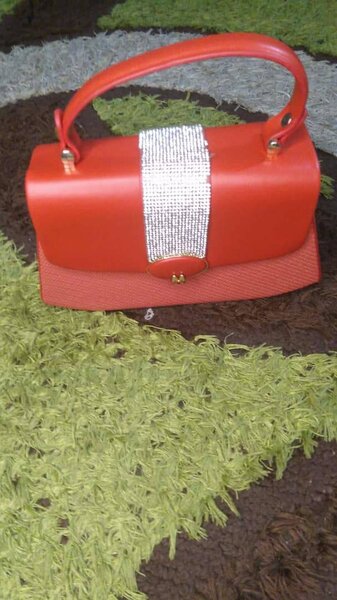 Sac à main rouge élégant