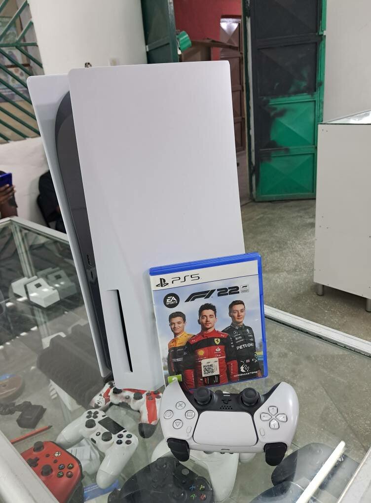 PRE-OWNED PS5 Disc Edition with F1 22 Disc