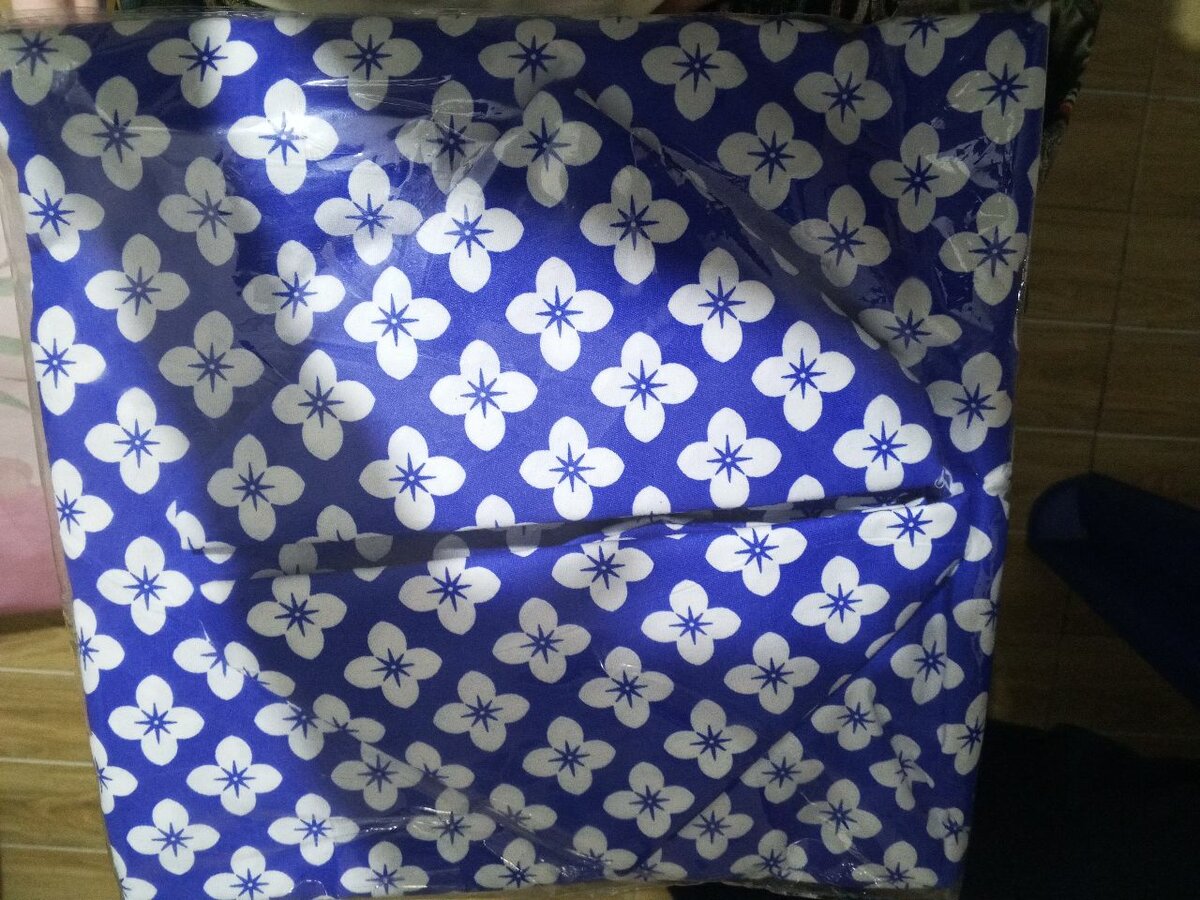 Nappe fleurie imperméable