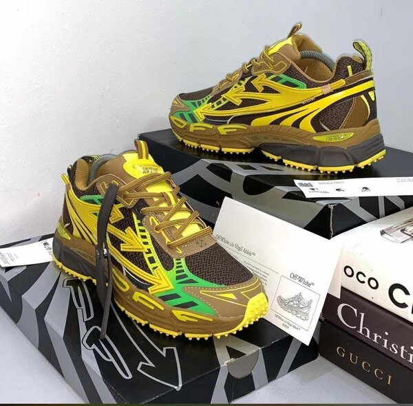 Off white sneaker