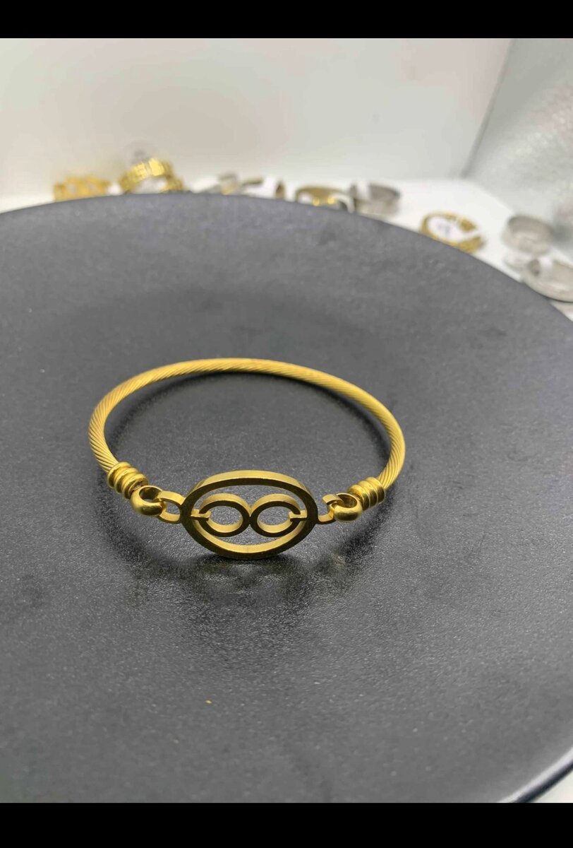 Bracelet en acier doré