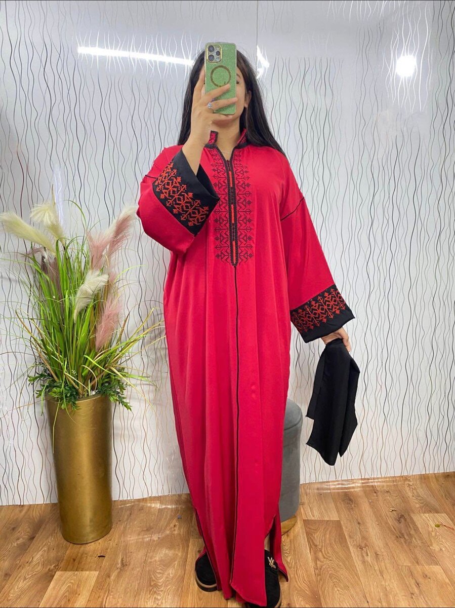Abaya Femme Moderne avec Broderie