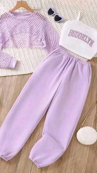 Ensemble survêtement violet et sac à main