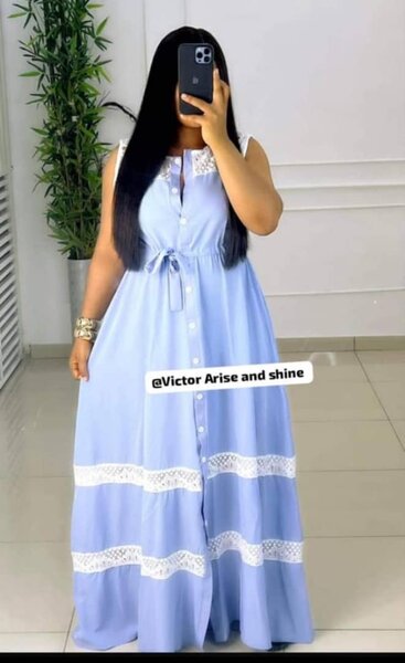 Robe longue en dentelle bleue