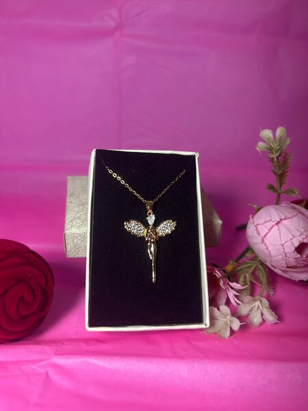 Collier en or avec pendentif ballerine