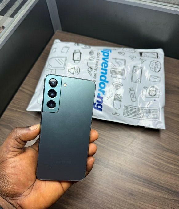 Samsung S22 128GB storage 8GB Ram with ESIM compatible