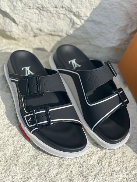 Sandales à boucle en cuir élégantes