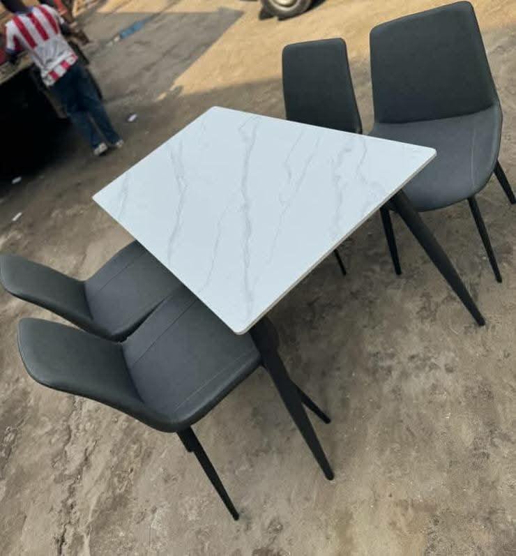 TABLE À MANGER disponibles, à moindre coût🤗