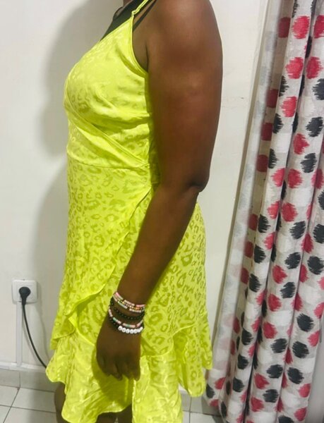 Robe d'été jaune vif élégante