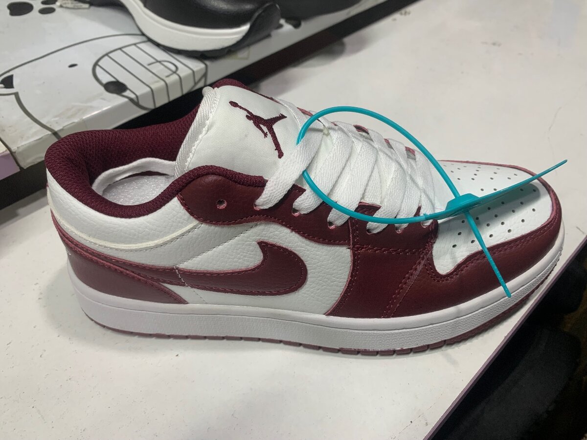 Кроссовки женски Jordan