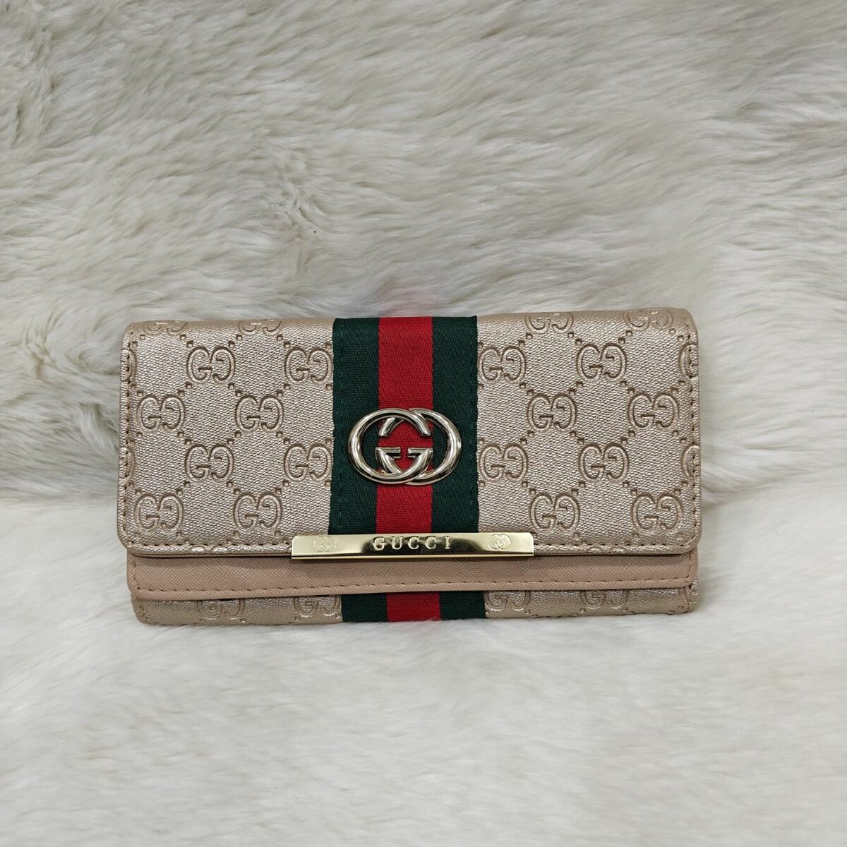 Gucci Wallet only 1 item wallet & 10 colors available