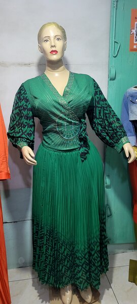 Robe Verte Élégante Plissée