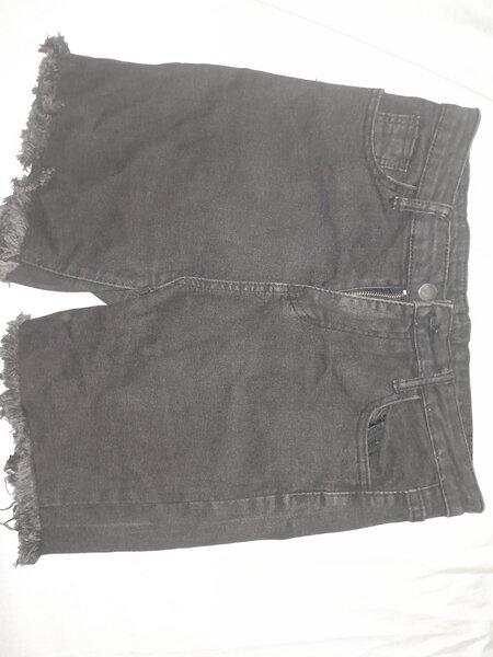 Short en jean noir tendance