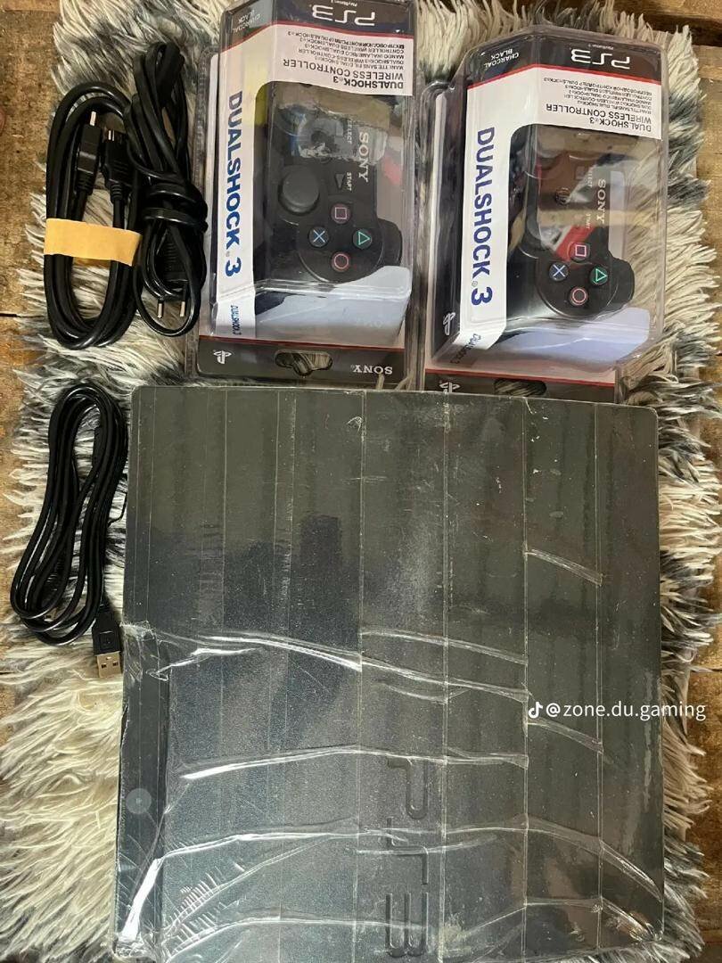 Console PS3 Slim avec manettes