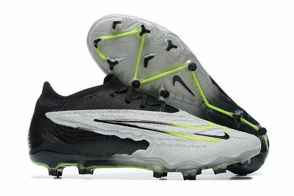 Crampons Nike