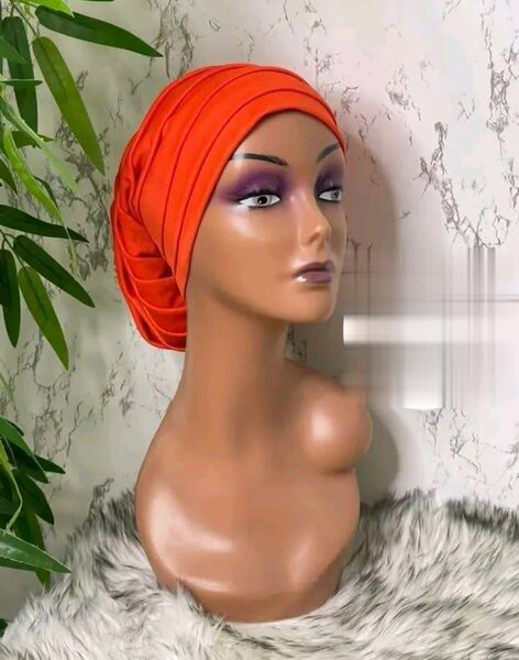 Turban rouge élégant