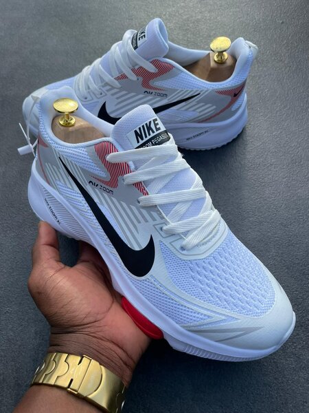 Chaussures de sport Nike avec le carton