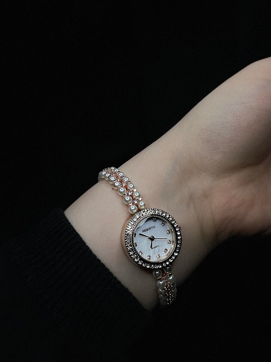 Кварцевые часы с жемчугом