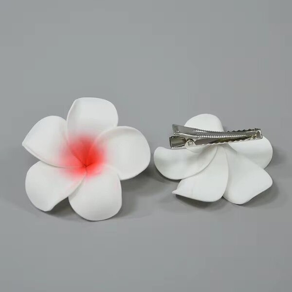 Barrette fleur en mousse élégante