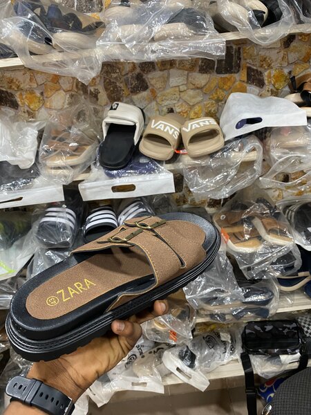 Sandales plates ZARA homme