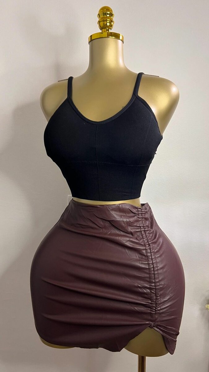 Mini jupe en cuir élégante