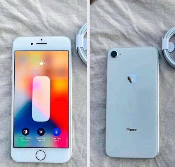 iPhone 8 avec câble charger