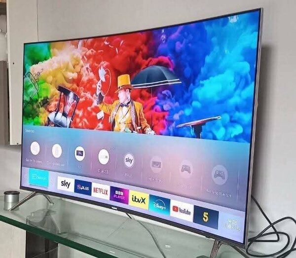 Téléviseur incurvé UHD intelligent