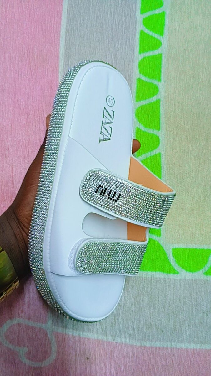 Chaussons brillants femme