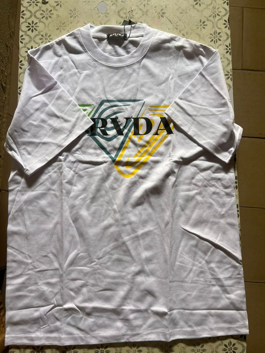 T-shirt blanc imprimé tendance