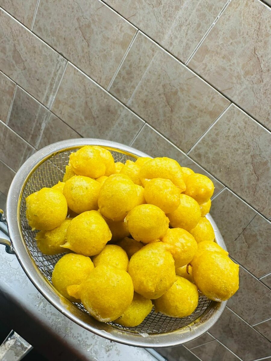 JAUNE-JAUNE MACA