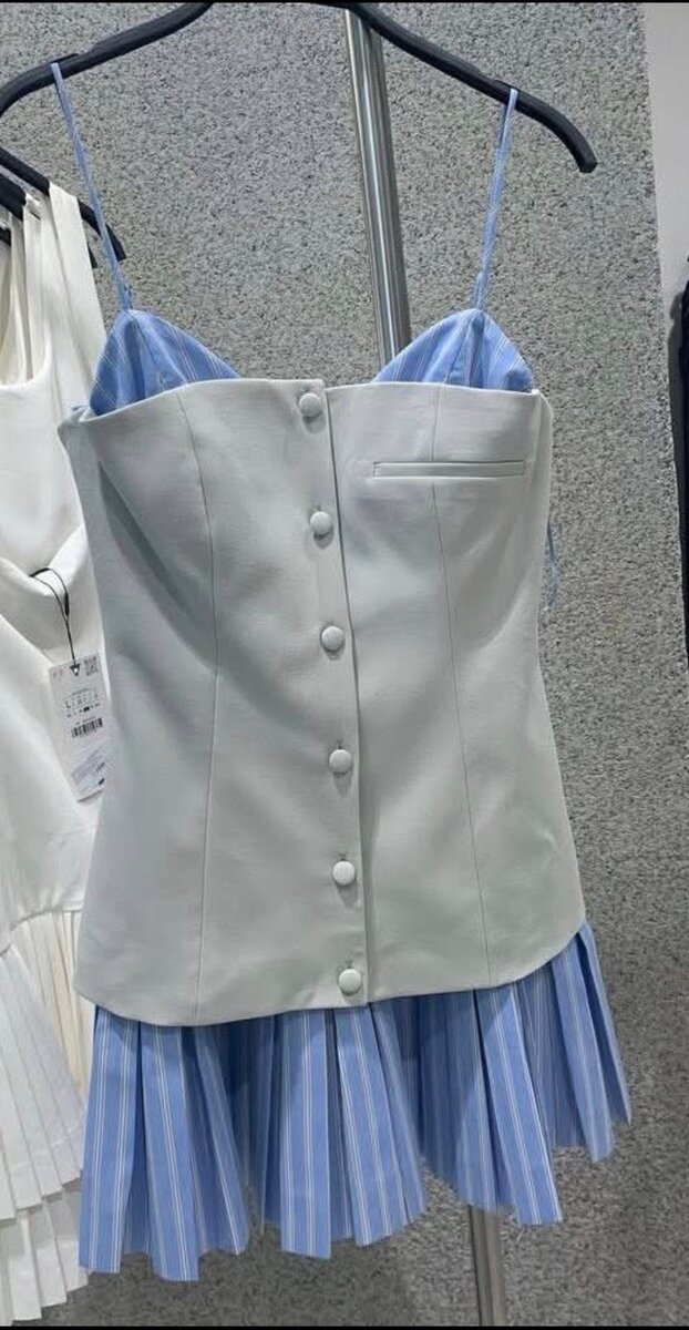 Robe bustier plissée élégante