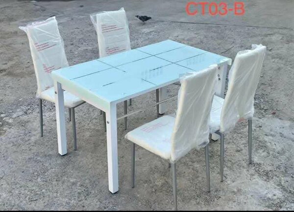 Table à manger en verre moderne