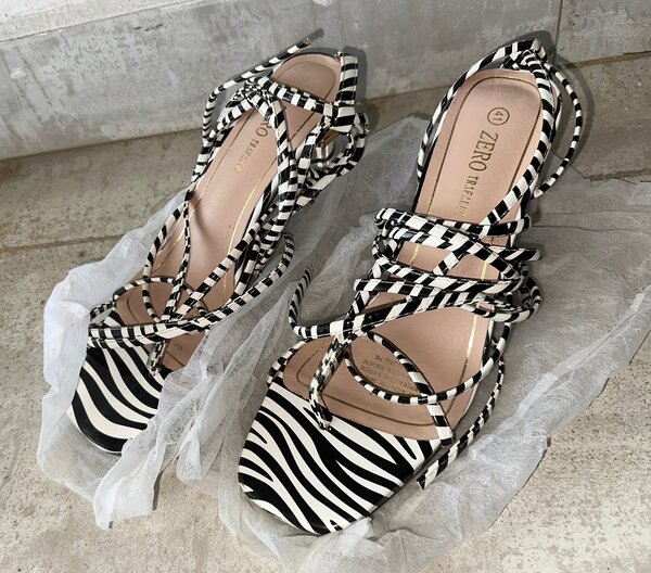 Sandales chic à motif zèbre