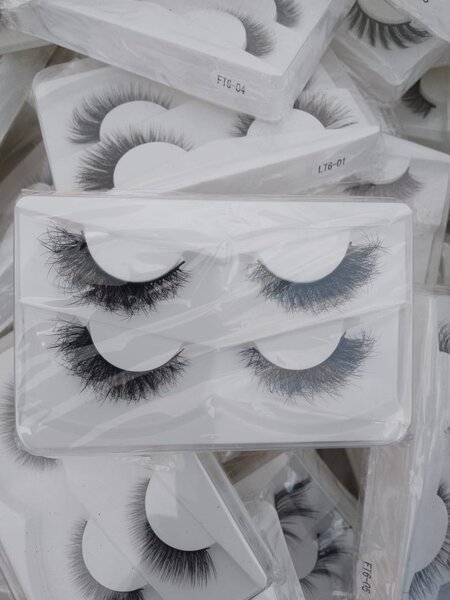 Faux cils volumineux 3D