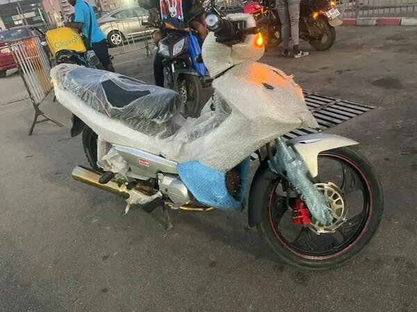 Moto neuve élégante