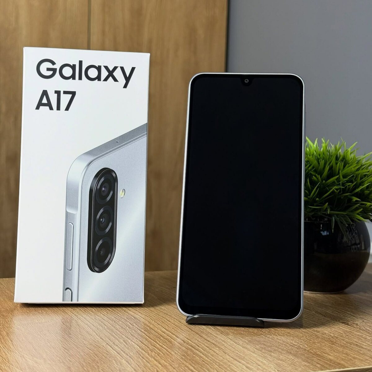 Samsung Galaxy A17 Smartphone