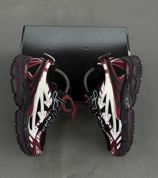 Off White noir rouge