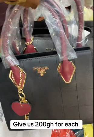 Women's bag with a square shape in black