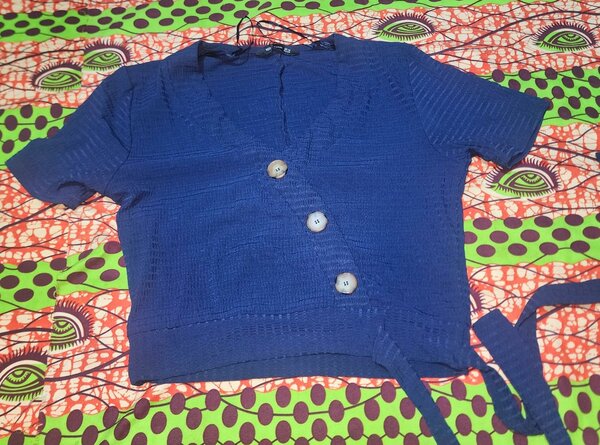 Cardigan bleu court