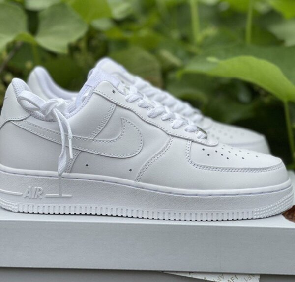 Baskets blanches en cuir élégantes