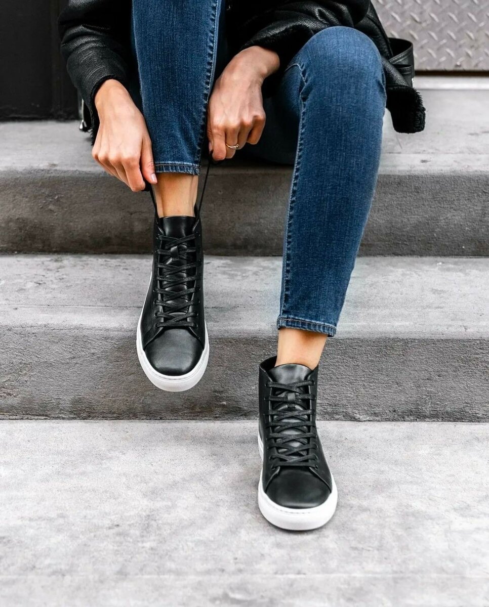 TIMBERLAND BLACK AND WHITE